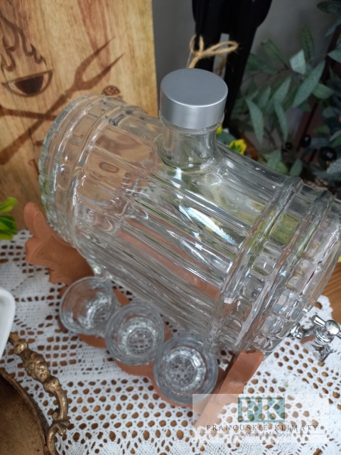 BECZUŁKA -ANTAŁEK Z KRANIKIEM 1,5 L + 6 KIELISZKÓW