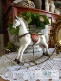 FIGURA KOŃ NA BIEGUNACH 18,5 CM