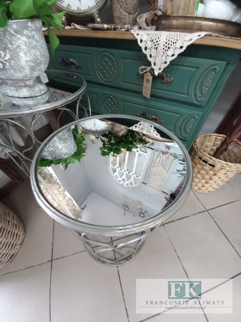 STOLIK METALOWY 58 cm W KOLORZE SREBRA Z LUSTRZANYM BLATEM