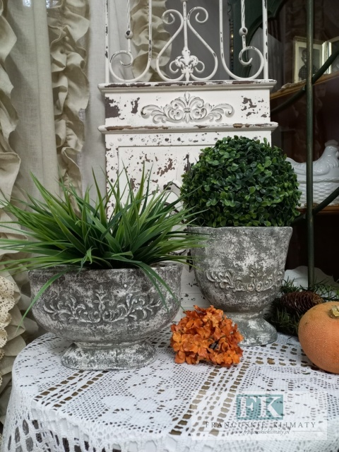 OSŁONKA DONICA NA NÓŻCE 15,5 CM CERAMICZNO - BETONOWA 