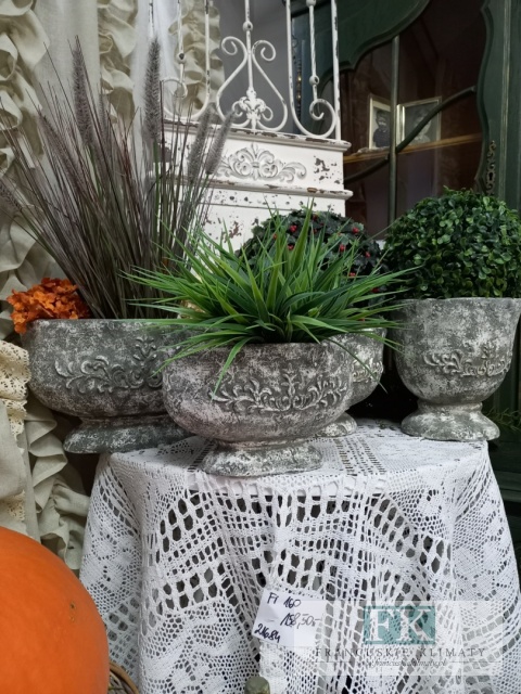 OSŁONKA DONICA NA NÓŻCE 15,5 CM CERAMICZNO - BETONOWA 