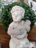 FIGURKA ANIOŁ NA KULI Z MANDOLINĄ 19 CM