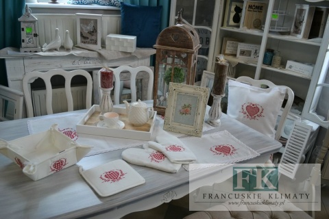 OBRUS 130X180 Z KOLEKCJI CZERWONE SERCE PROWANSJA SHABBY FRANCJA
