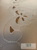 OBRUS POLA 300 x 140 cm HAFT ,,richelieu” KREMOWY