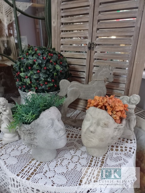 OSŁONKA DONICA TWARZ CERAMICYNO BETONOWA 19 CM BEŻ