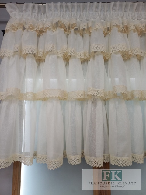 FIRANA Z FALBANAMI I KORONKĄ bawełnainą , 250/100 retro vintage BATYST