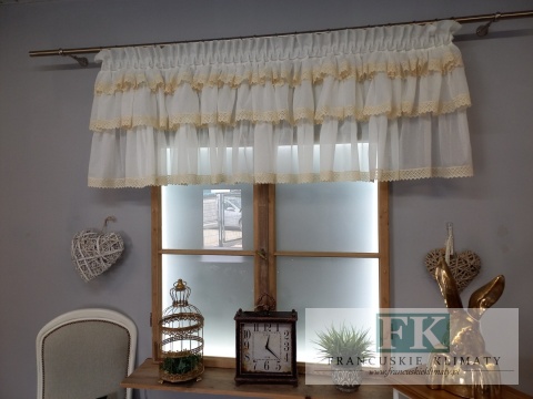 LAMBREKIN Z 3 FALBANAMI I KORONKĄ bawełnainą , 320/65 retro vintage BATYST