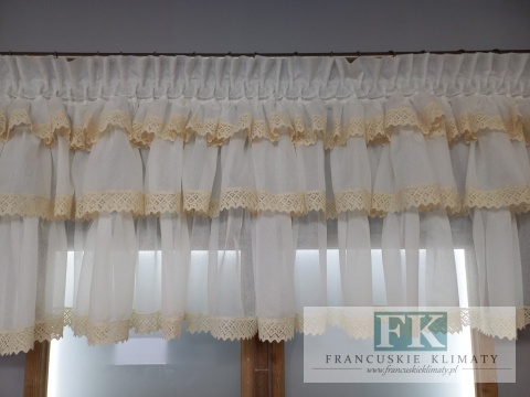 LAMBREKIN Z 3 FALBANAMI I KORONKĄ bawełnainą , 320/65 retro vintage BATYST