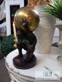 FIGURA ATLAS 28,5 cm Z KULĄ ZIEMSKĄ