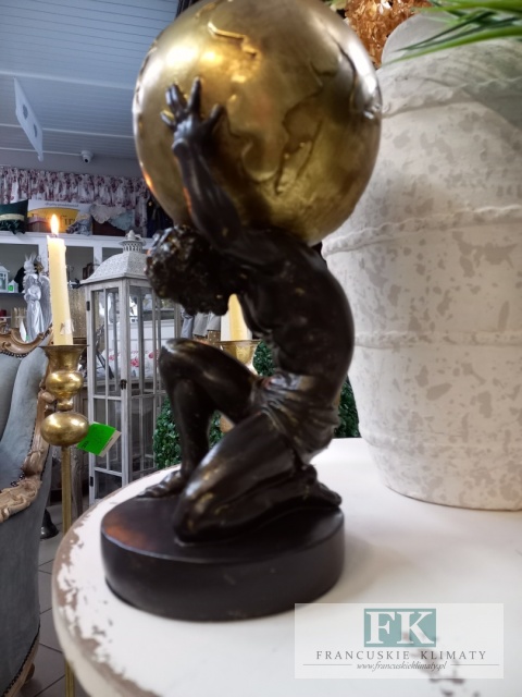 FIGURA ATLAS 28,5 cm Z KULĄ ZIEMSKĄ