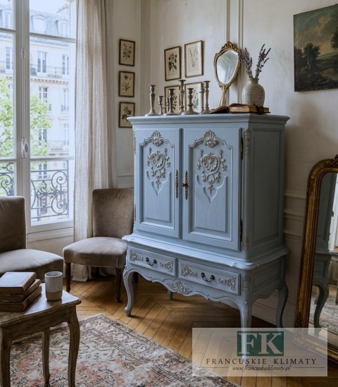 FRANCUSKA KOMODA dąb BLUE ELITE 141,5 cm błękit muśnięty złotem