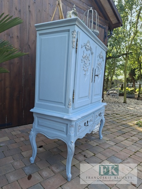 FRANCUSKA KOMODA dąb BLUE ELITE 141,5 cm błękit muśnięty złotem