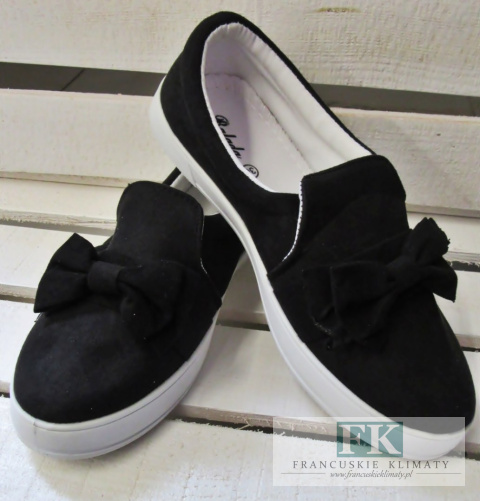 TRAMPKI SLIP ON BLUE/CZARNE KOKARDA ZAMSZ R.38 TRAMPKI SLIP ON BLUE/CZARNE KOKARDA ZAMSZ R.38
