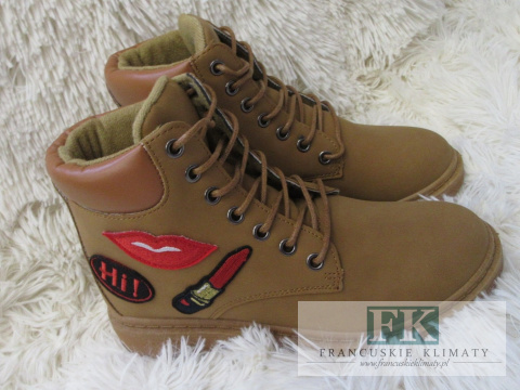 TRAPERKI TIMBERKI Z NASZYWKAMI MUST HAVE CAMEL 40 TRAPERKI TIMBERKI Z NASZYWKAMI MUST HAVE CAMEL 40