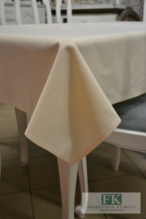 OBRUS BASIA KREM OWAL HAFT 140X220 PROWANSJA SHABBY CHIC FRANCJA