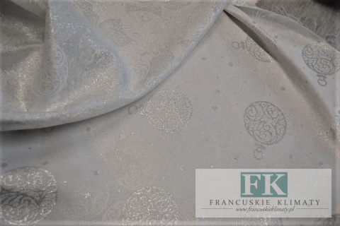 TKANINA ŚWIĘTA srebro BOMBKI obrusy , zasłony , poszewki SZER. OK 170 CM