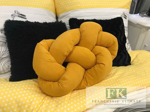 PODUSZKA MUSZTARDOWA VELVET PLUSZ SUPEŁ PRECEL KNOT PILLOW