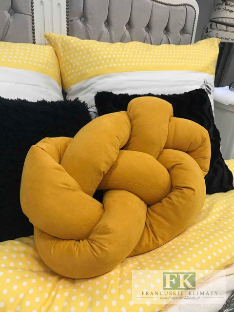 PODUSZKA MUSZTARDOWA VELVET PLUSZ SUPEŁ PRECEL KNOT PILLOW