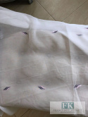 KUPON TKANINA FIRANOWA 140 CM X 280 CM FIOLETOWO WRZOSOWY HAFT