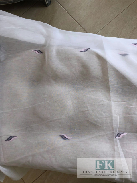 KUPON TKANINA FIRANOWA 140 CM X 280 CM FIOLETOWO WRZOSOWY HAFT