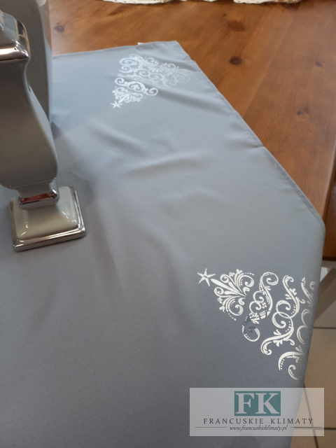 SERWETA BIEŻNIK 85X85 SREBRNA CHOINKA ŚWIĘTA