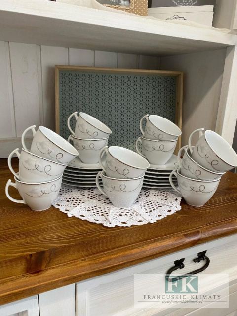 PRZEPIĘKNY SERWIS KAWOWY ĆMIELÓW 27 CZĘŚCI PORCELANOWY PRZEPIĘKNY SERWIS KAWOWY ĆMIELÓW 27 CZĘŚCI PORCELANOWY