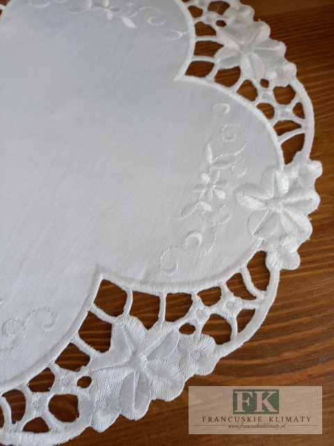 SERWETKA HAFTOWANA FI 30 , PROWANSJA , SHABBY SERWETKA HAFTOWANA FI 30 , PROWANSJA , SHABBY