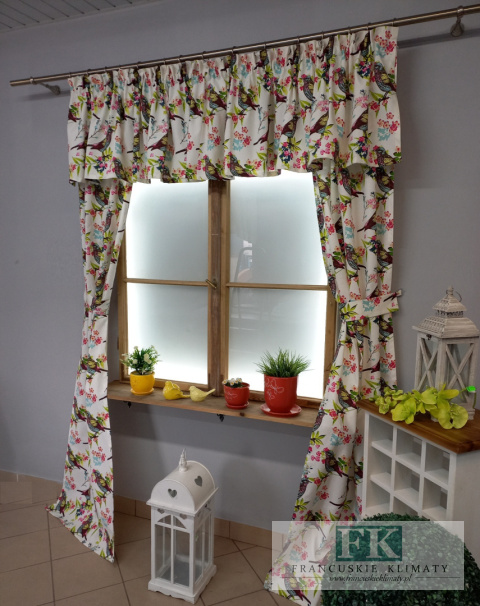 PIĘKNY WIOSENNY KOMPLET ,, PTAKI " ZASŁONY + LAMBREKIN 140\250 cm PIĘKNY WIOSENNY KOMPLET ,, PTAKI " ZASŁONY + LAMBREKIN 140\250 cm