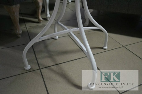 STOLIK METALOWY Z NAPISAMI NA BLACIE 71,5 CM , SHABBY