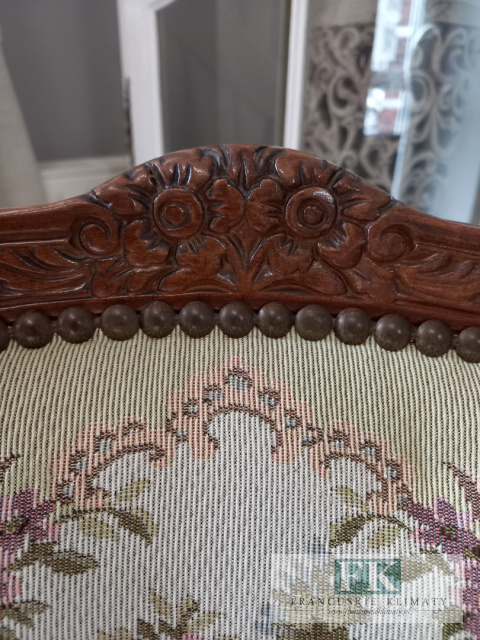 UROCZY FRANCUSKI FOTEL scenka rodzajowa