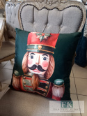 POSZEWKA ŚWIĄTECZNA VELVET 45/45 CM DZIADEK DO ORZECHÓW POSZEWKA ŚWIĄTECZNA VELVET 45/45 CM DZIADEK DO ORZECHÓW