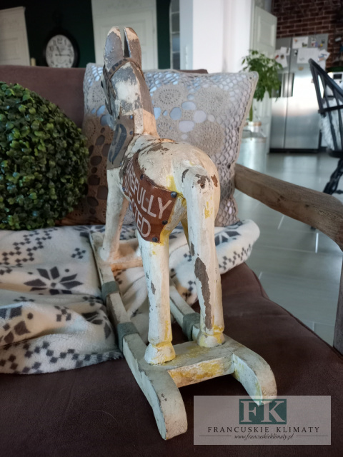 KOŃ Z LITEGO DREWNA 40 cm NA BIEGUNACH