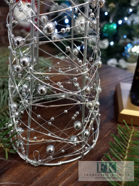 SREBRNA CHOINKA PODŚWIETLANA LED 30 cm NA METALOWYM STELAŻU SREBRNA CHOINKA PODŚWIETLANA LED 30 cm NA METALOWYM STELAŻU