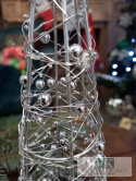 SREBRNA CHOINKA PODŚWIETLANA LED 30 cm NA METALOWYM STELAŻU SREBRNA CHOINKA PODŚWIETLANA LED 30 cm NA METALOWYM STELAŻU
