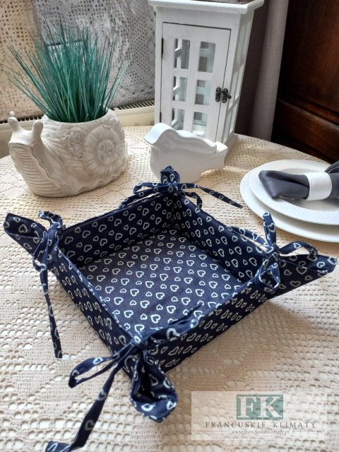 KOSZYCZEK WIĄZANY NA PIECZYWO KWADRAT granat serduszka