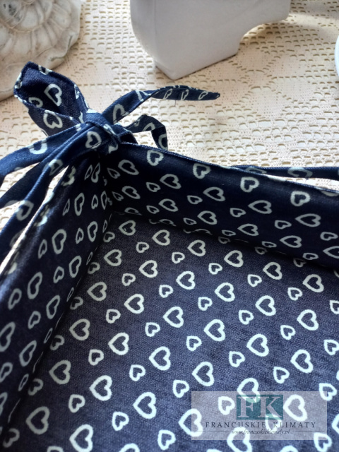 KOSZYCZEK WIĄZANY NA PIECZYWO KWADRAT granat serduszka